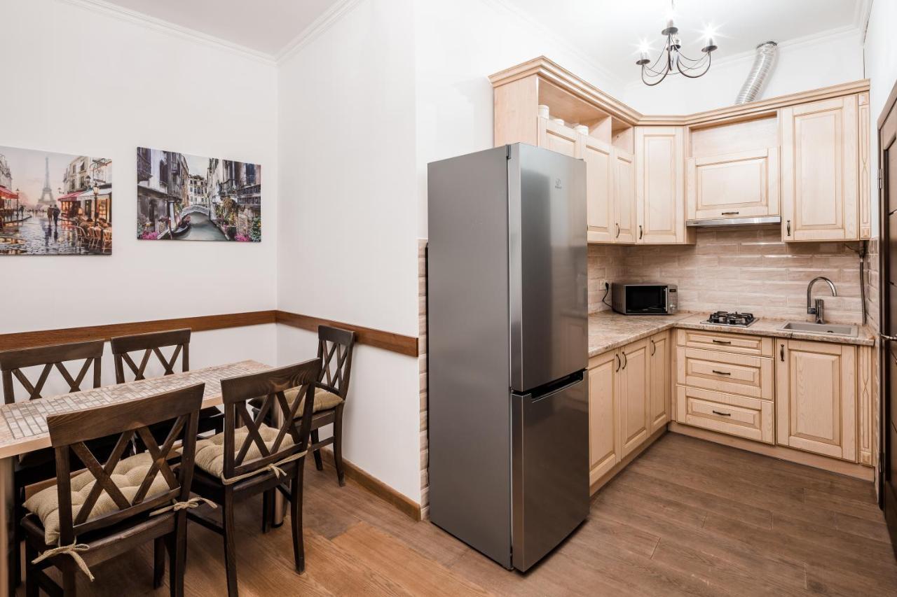Romari Площа Міцкевича Lviv Exterior photo